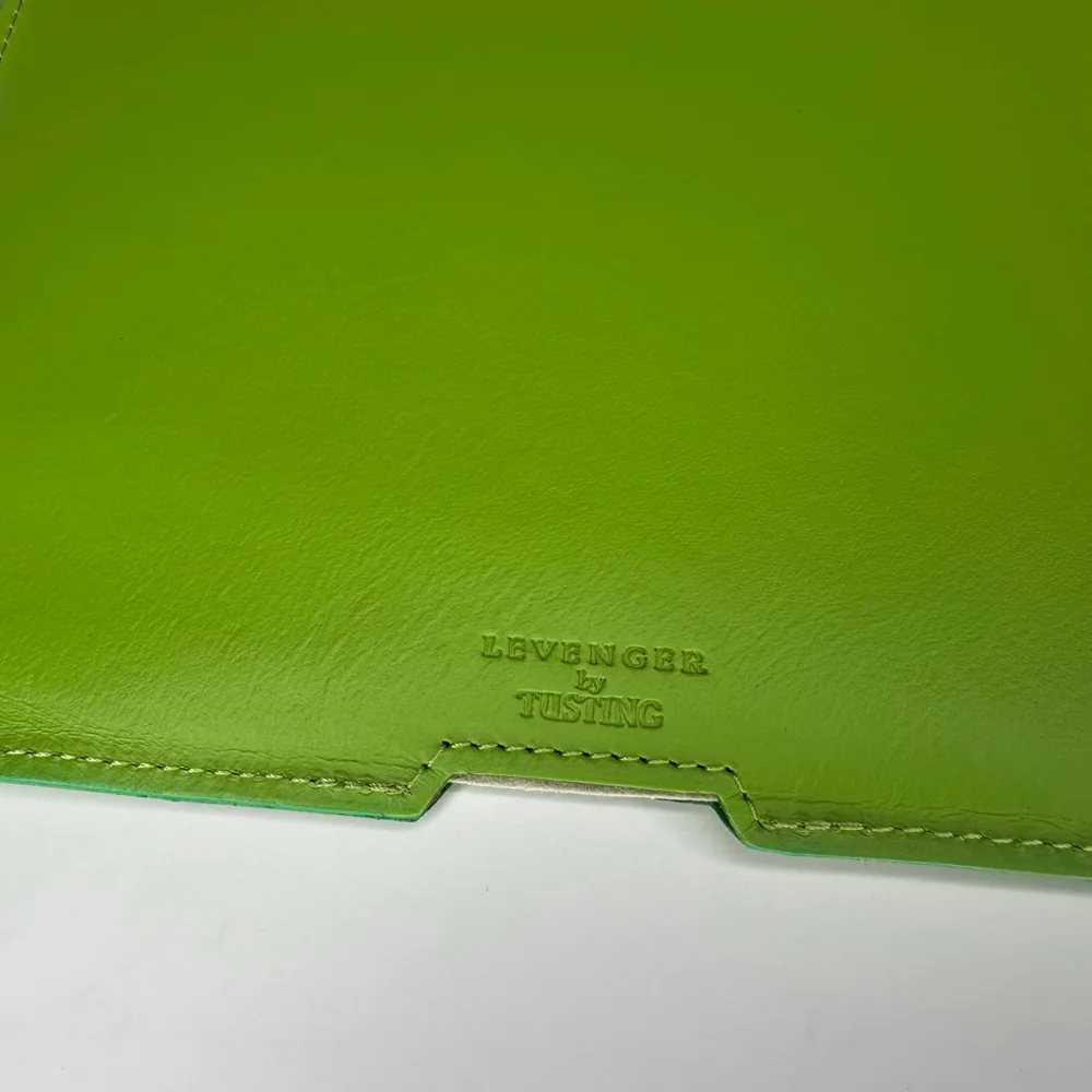 New Levenger by Tusting Fine Leather English iPad Sleeve Case Pouch (Green)